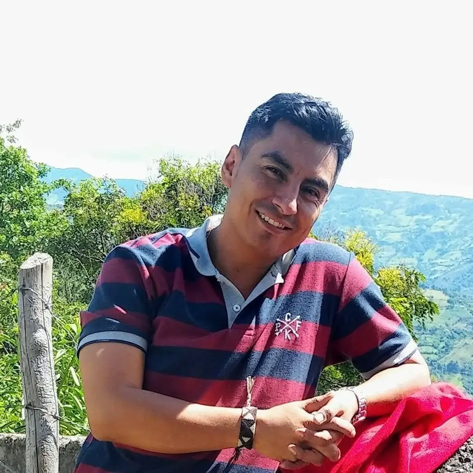 Víctor Armando en las montañas del Macizo